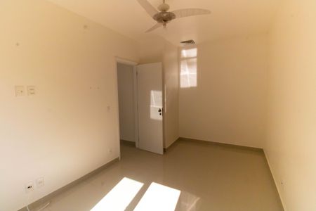 Casa à venda com 360m², 6 quartos e 4 vagas Casa à venda com 360m², 6 quartos e 4 vagasQuarto 2