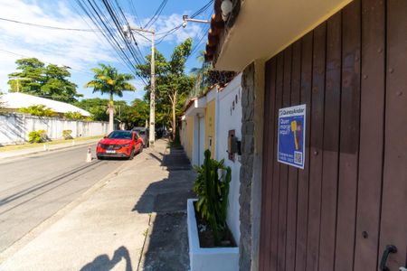 Casa à venda com 360m², 6 quartos e 4 vagas Casa à venda com 360m², 6 quartos e 4 vagasPlaquinha