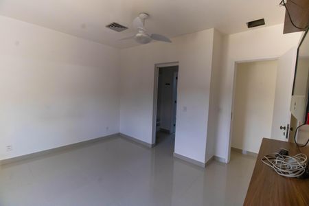 Casa à venda com 360m², 6 quartos e 4 vagas Casa à venda com 360m², 6 quartos e 4 vagasSuíte