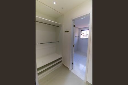 Casa à venda com 360m², 6 quartos e 4 vagas Casa à venda com 360m², 6 quartos e 4 vagasBanheiro da Suíte