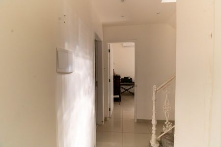 Casa à venda com 360m², 6 quartos e 4 vagas Casa à venda com 360m², 6 quartos e 4 vagasCorredor