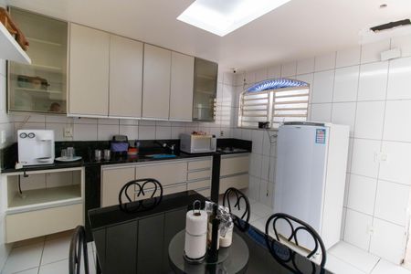 Casa à venda com 360m², 6 quartos e 4 vagas Casa à venda com 360m², 6 quartos e 4 vagasCozinha