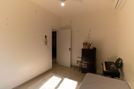 Casa à venda com 360m², 6 quartos e 4 vagas Casa à venda com 360m², 6 quartos e 4 vagasQuarto 1