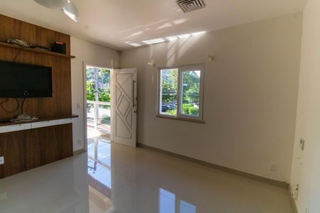 Casa à venda com 360m², 6 quartos e 4 vagas Casa à venda com 360m², 6 quartos e 4 vagasSuíte