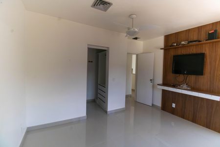 Casa à venda com 360m², 6 quartos e 4 vagas Casa à venda com 360m², 6 quartos e 4 vagasSuíte