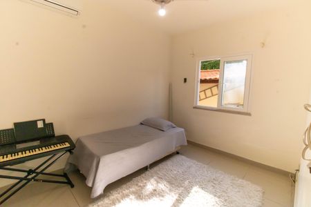 Casa à venda com 360m², 6 quartos e 4 vagas Casa à venda com 360m², 6 quartos e 4 vagasQuarto 1