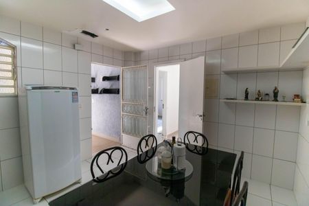 Casa à venda com 360m², 6 quartos e 4 vagas Casa à venda com 360m², 6 quartos e 4 vagasCozinha
