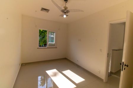 Casa à venda com 360m², 6 quartos e 4 vagas Casa à venda com 360m², 6 quartos e 4 vagasQuarto 2
