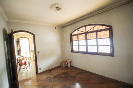 Casa à venda com 303m², 3 quartos e 1 vagaEdícula - Quarto