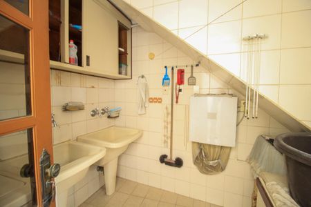 Casa à venda com 303m², 3 quartos e 1 vagaÁrea de Serviço