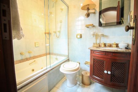 Casa à venda com 303m², 3 quartos e 1 vagaBanheiro