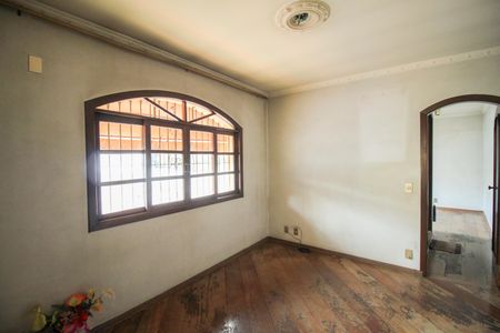 Casa à venda com 303m², 3 quartos e 1 vagaEdícula - Quarto