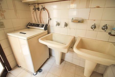 Casa à venda com 303m², 3 quartos e 1 vagaÁrea de Serviço