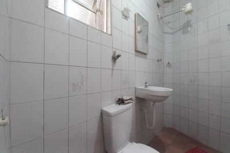 Casa à venda com 297m², 3 quartos e 8 vagasBanheiro da Edícula