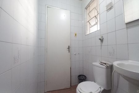 Casa à venda com 297m², 3 quartos e 8 vagasBanheiro da Edícula