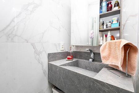 Apartamento à venda com 65m², 2 quartos e 1 vagaBanheiro Social