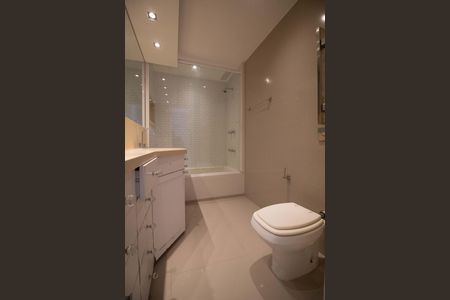 Apartamento à venda com 250m², 3 quartos e 1 vagaBanheiro Suíte 2