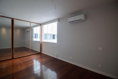 Apartamento à venda com 250m², 3 quartos e 1 vagaSuíte 2