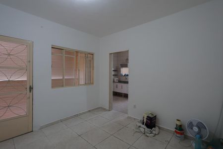 Casa para alugar com 60m², 2 quartos e sem vaga Casa para alugar com 60m², 2 quartos e sem vagaSala