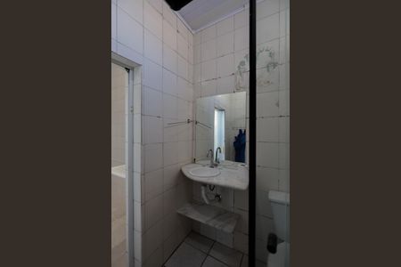 Casa para alugar com 60m², 2 quartos e sem vaga Casa para alugar com 60m², 2 quartos e sem vagaBanheiro