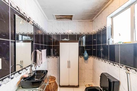 Casa à venda com 320m², 4 quartos e 2 vagasBanheiro social