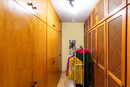 Casa à venda com 320m², 4 quartos e 2 vagasSuite - Closet