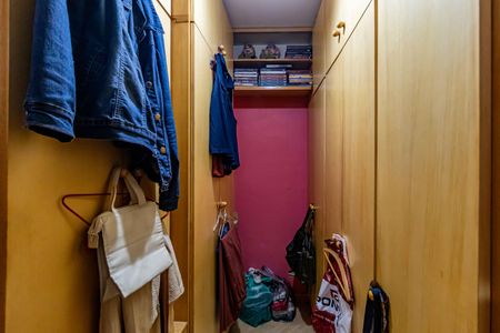 Casa à venda com 320m², 4 quartos e 2 vagasQuarto 03 - Closet