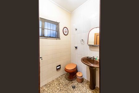 Casa à venda com 320m², 4 quartos e 2 vagasLavabo