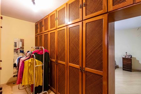 Casa à venda com 320m², 4 quartos e 2 vagasSuite - Closet