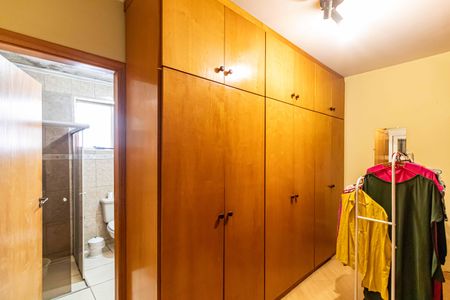 Casa à venda com 320m², 4 quartos e 2 vagasSuite - Closet