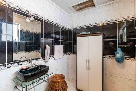 Casa à venda com 320m², 4 quartos e 2 vagasBanheiro social