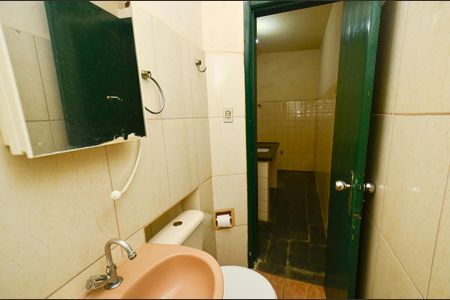 Casa à venda com 200m², 8 quartos e 2 vagasBanheiro 2