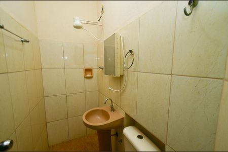 Casa à venda com 200m², 8 quartos e 2 vagasBanheiro 2