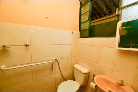 Casa à venda com 200m², 8 quartos e 2 vagasBanheiro 2