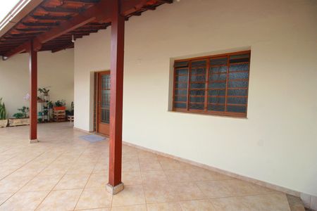 Casa à venda com 281m², 3 quartos e 3 vagasVaranda