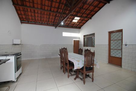 Casa à venda com 281m², 3 quartos e 3 vagasCozinha