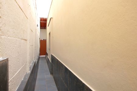 Casa à venda com 281m², 3 quartos e 3 vagasCorredor lateral