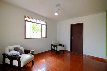 Casa à venda com 281m², 3 quartos e 3 vagasSala