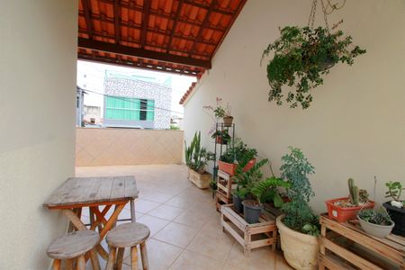 Casa à venda com 281m², 3 quartos e 3 vagasVaranda lateral