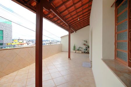 Casa à venda com 281m², 3 quartos e 3 vagasVaranda
