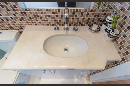 Apartamento à venda com 137m², 3 quartos e 5 vagasDetalhe Banheiro - Suíte 2