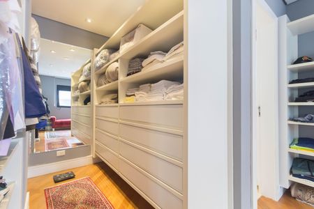 Apartamento à venda com 137m², 3 quartos e 5 vagasCloset - Suíte 2