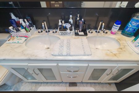 Apartamento à venda com 137m², 3 quartos e 5 vagasDetalhe Banheiro - Suíte 3