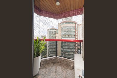 Apartamento à venda com 137m², 3 quartos e 5 vagasVaranda - Suíte 3