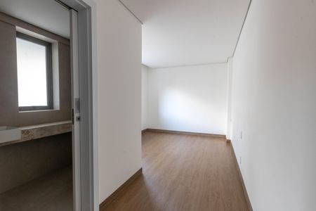 Apartamento à venda com 80m², 2 quartos e 2 vagasSuíte 2