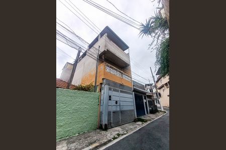 Casa à venda com 180m², 4 quartos e 1 vaga Casa à venda com 180m², 4 quartos e 1 vagaFachada