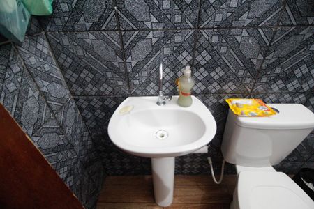 Casa à venda com 180m², 4 quartos e 1 vaga Casa à venda com 180m², 4 quartos e 1 vagaBanheiro da Suíte