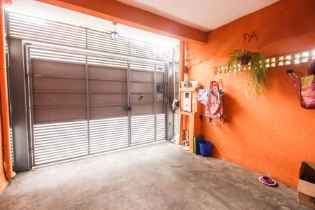 Casa à venda com 180m², 4 quartos e 1 vaga Casa à venda com 180m², 4 quartos e 1 vagaGaragem