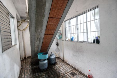 Casa à venda com 180m², 4 quartos e 1 vaga Casa à venda com 180m², 4 quartos e 1 vagaEscada