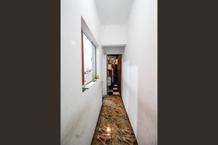 Casa à venda com 180m², 4 quartos e 1 vaga Casa à venda com 180m², 4 quartos e 1 vagaCorredor